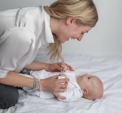 NeoNurture Physio & Baby Massage logo Baby Massage