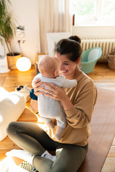 MamaHugz Yoga logo Antenatal